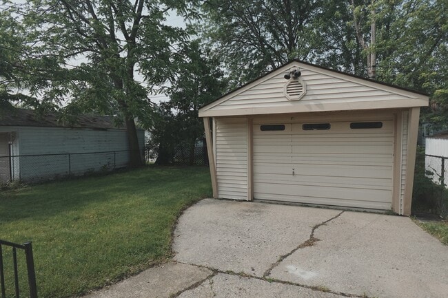 Building Photo - 13407 Sherman Ave