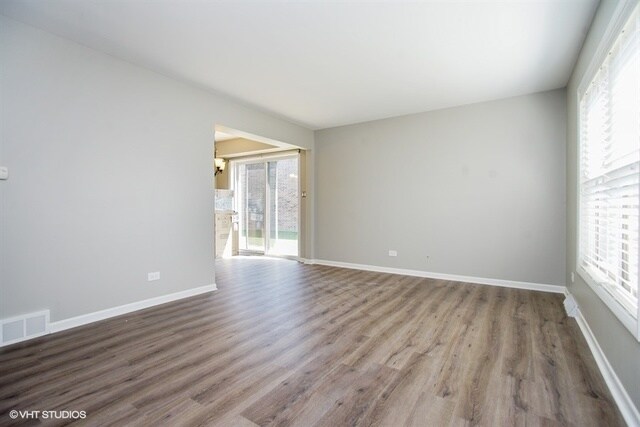 Building Photo - 1360 W Byron Ave