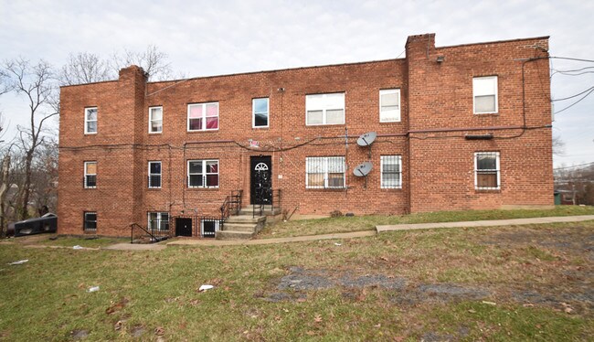 Building Photo - 4023 3rd St SE