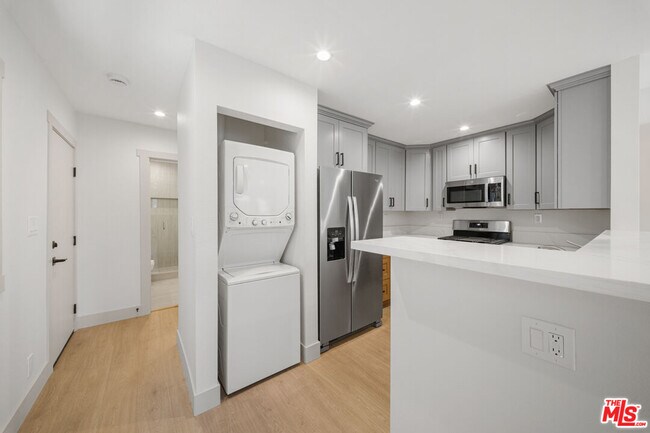 Foto del edificio - 323 N Avenue 52