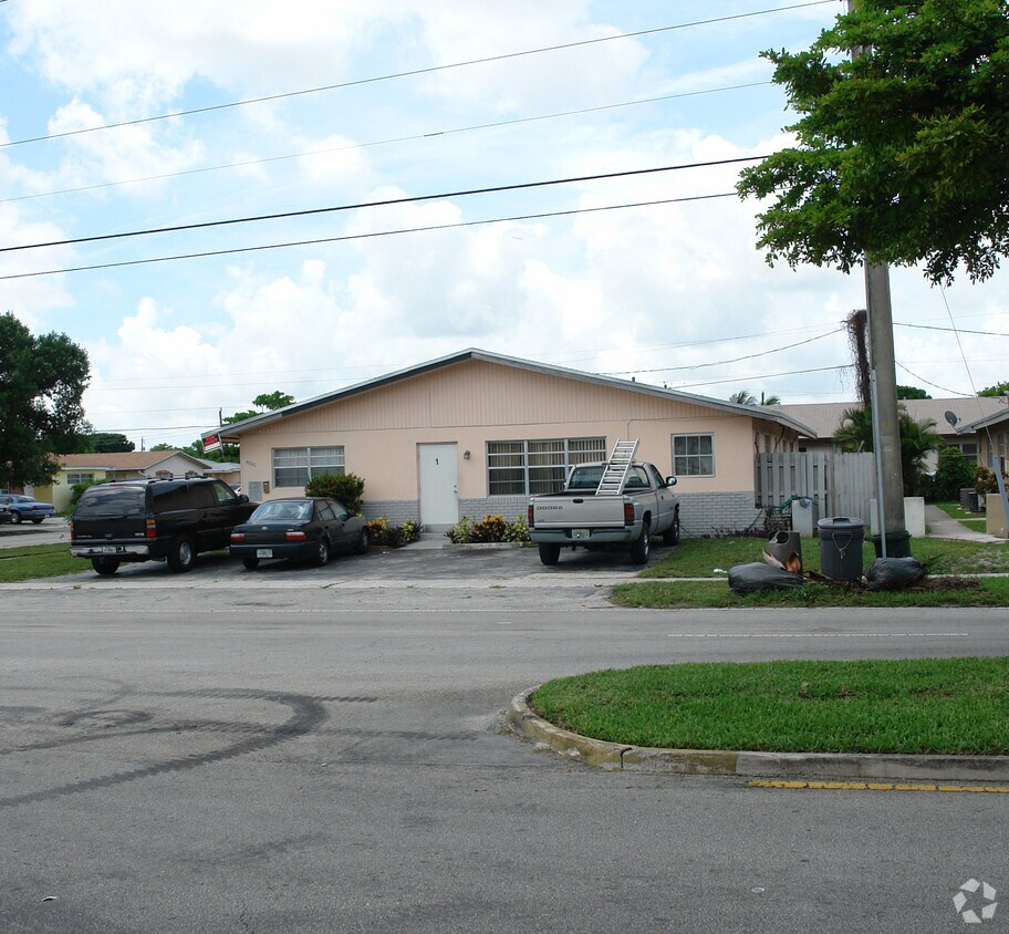Building Photo - 5990 NW 19th St