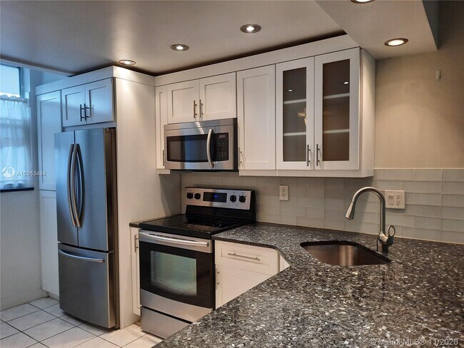 Foto del edificio - 5300 NE 24th Terrace