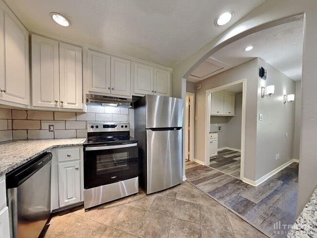 Building Photo - 16342 Many Trees Ln