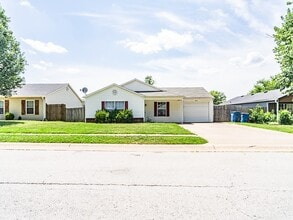 Building Photo - 306 Parkcrest Dr