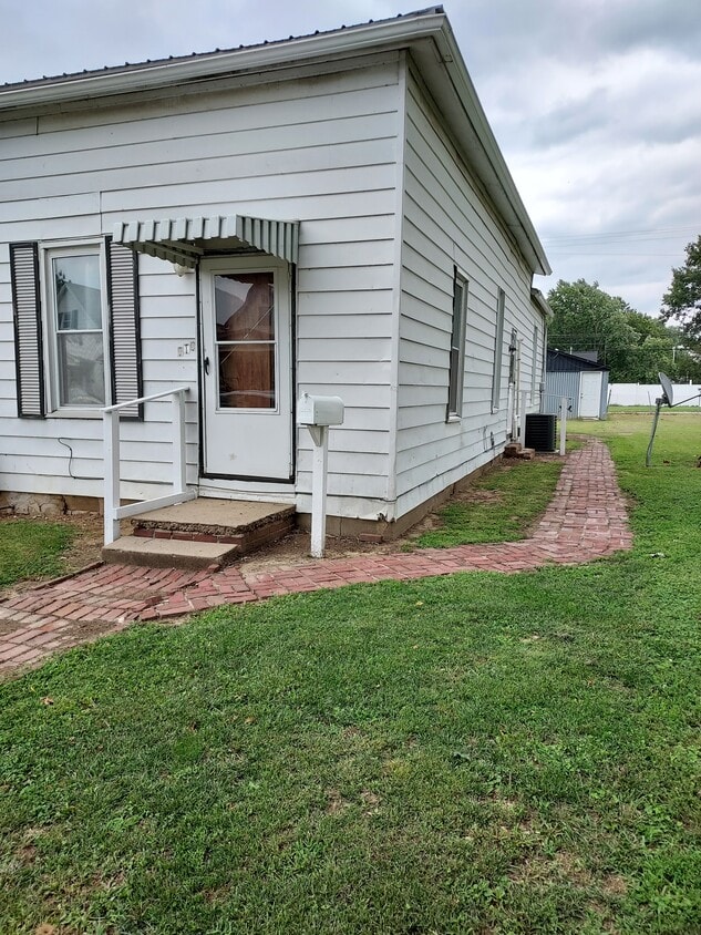 913 Edgar St, Evansville, IN 47710 House Rental in Evansville, IN