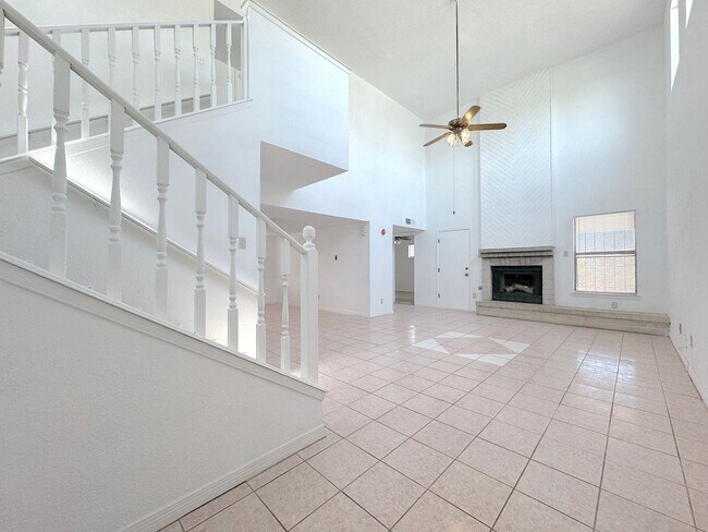 Building Photo - Spacious East El Paso 3bed/2bath!
