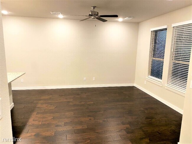 Building Photo - 3 br, 2.5 bath Townhome - 1305 Pebblebrook Dr
