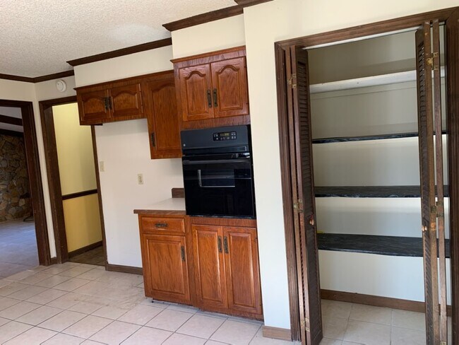 Foto del edificio - 4496 Cat Creek Rd