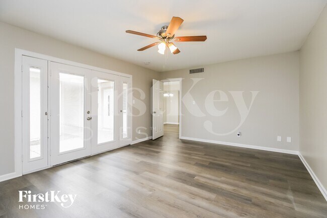 Foto del edificio - 8046 N 56th Ave