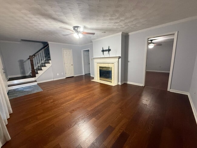 Building Photo - Welcome to this stunning 3-bedroom, 2.5-ba...
