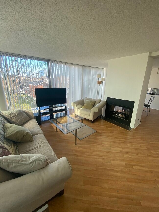 Foto del edificio - 3120 S Indiana Ave