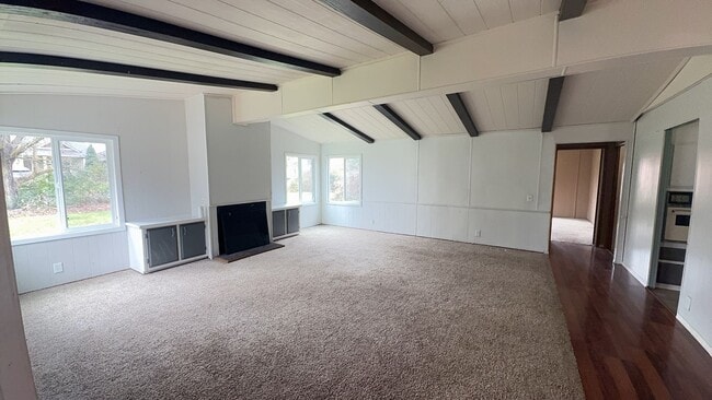 Building Photo - 3bd/2ba House on 1 Acre in SE Salem! Pet Friendly - Available NOW!