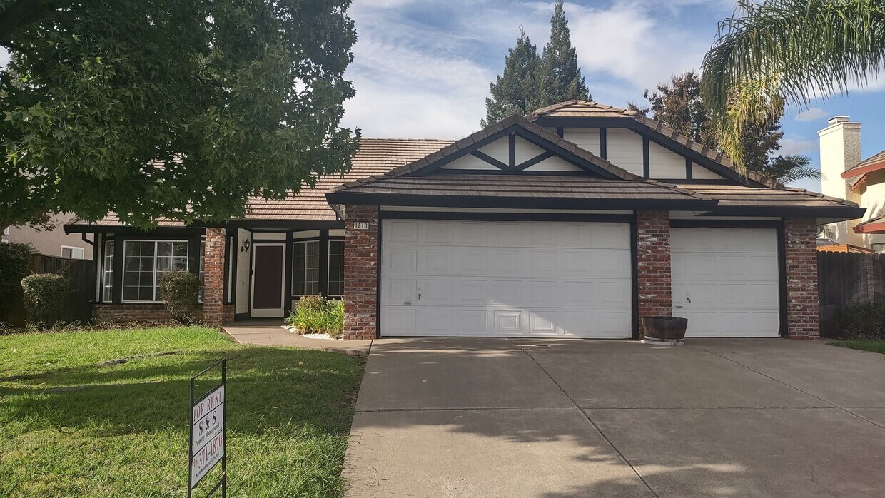 Primary Photo - 1210 Camino Capistrano