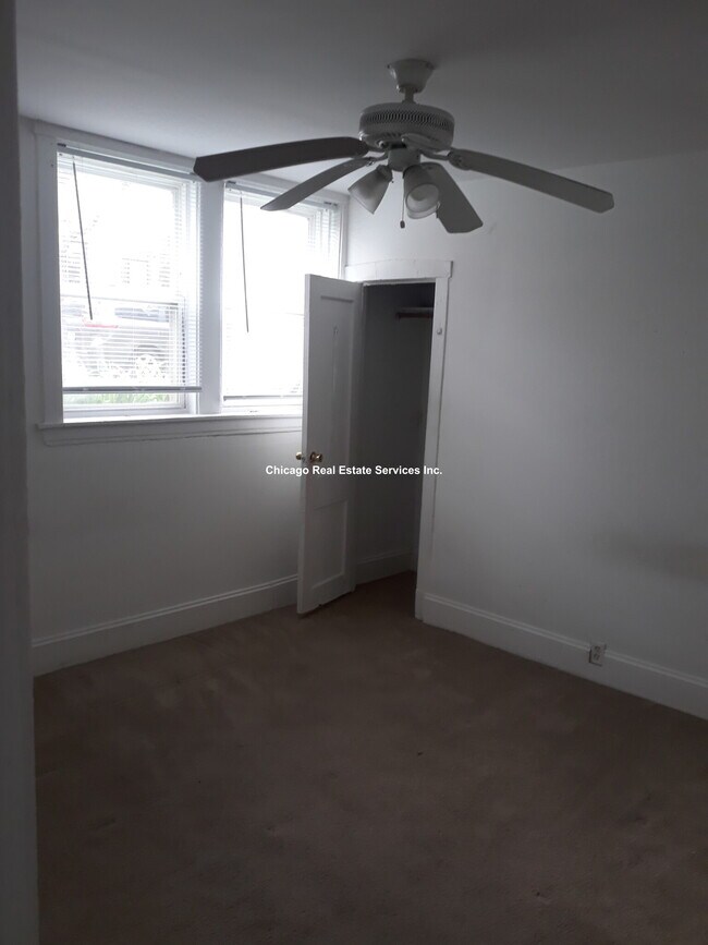 Foto del edificio - 3050 W Berteau Ave
