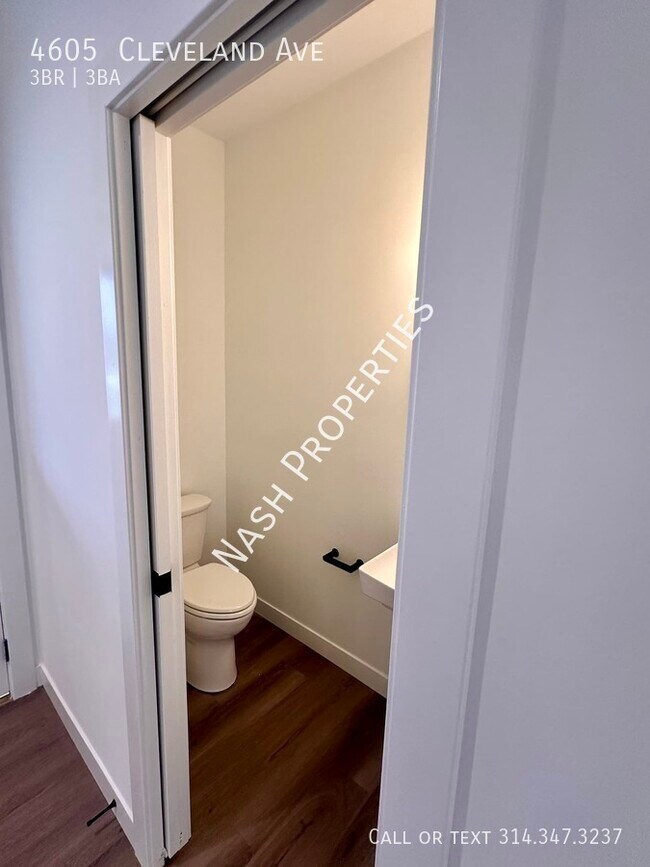 Building Photo - $2300 - 3 Bed / 2.5 Bath apartment in the ...