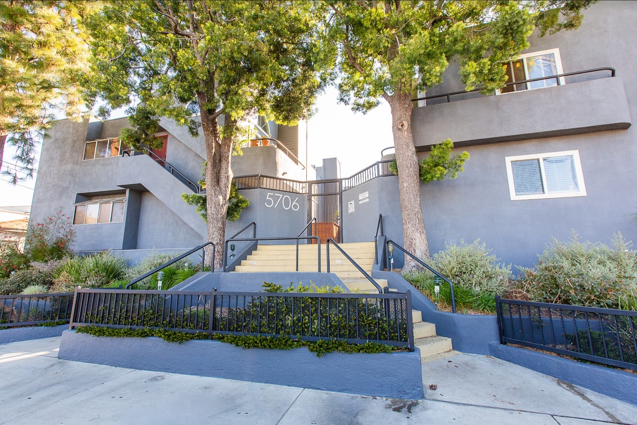 Building/Outside - 5706 Fair Ave