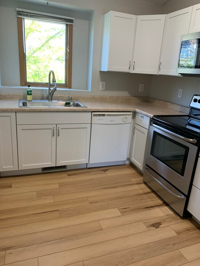 kitchen - 2520 Walden Rd