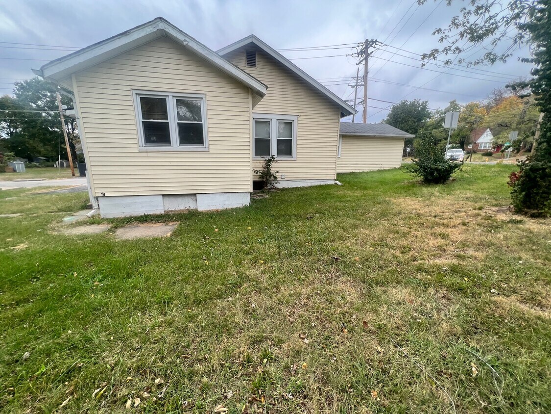 Primary Photo - 9030 Midland Blvd