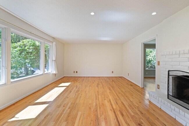 Building Photo - 13745 Cameo Ct