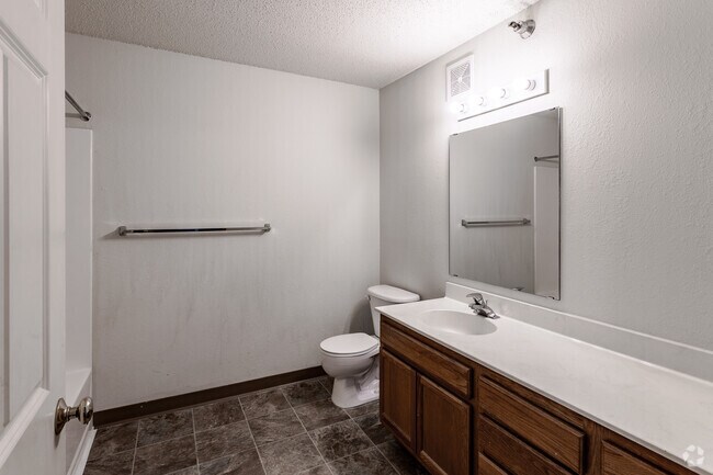 1 habitación, 1 baño, 700 pies cuadrados, baño - Heritage Crossing Apartments
