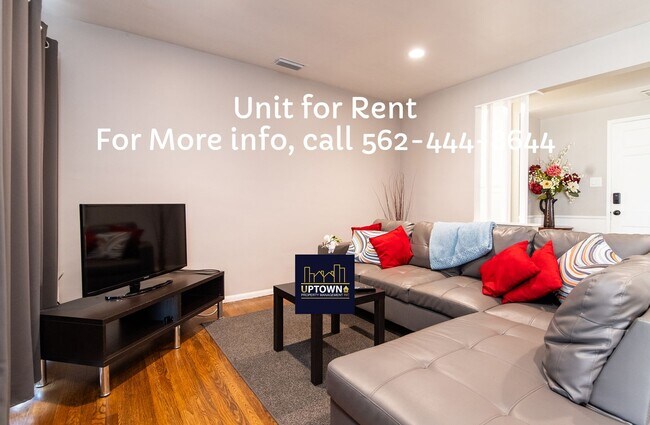 Building Photo - House - 3 Bedrooms / 2 Bathrooms - West Co...