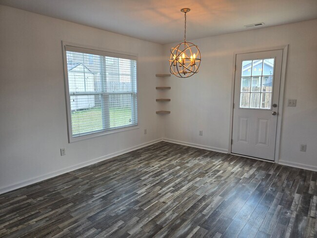 Foto del edificio - NEW LISTING!!!!!