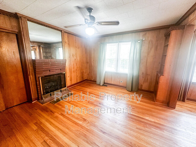 Foto del edificio - 4471 Rains Crossroads Rd