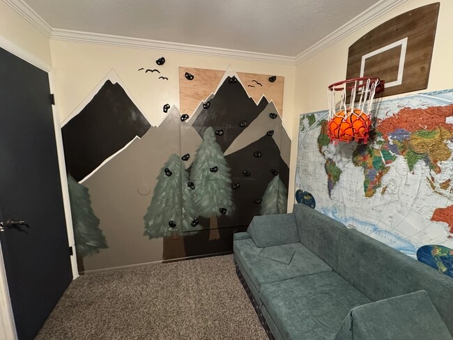 Building Photo - 4453 Fillmore Ave