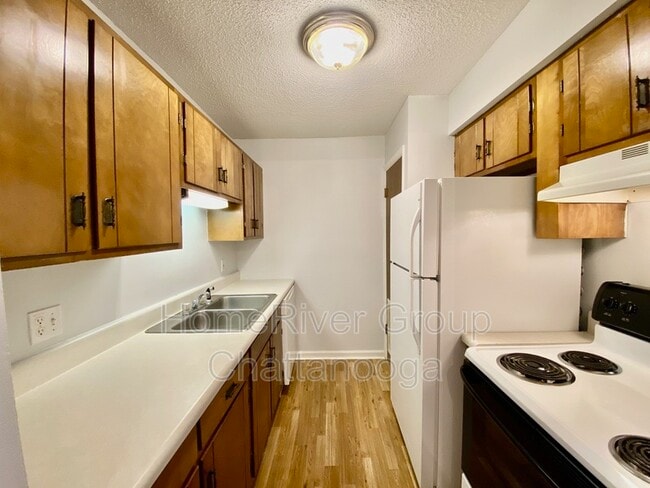 Building Photo - 305 Valley View Ave