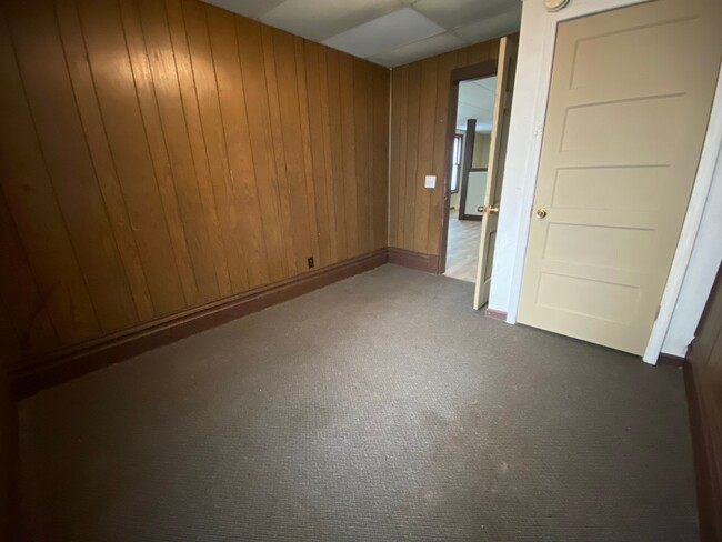 Building Photo - 1422 E Stockbridge - 4 Bed/1 Bath House in...