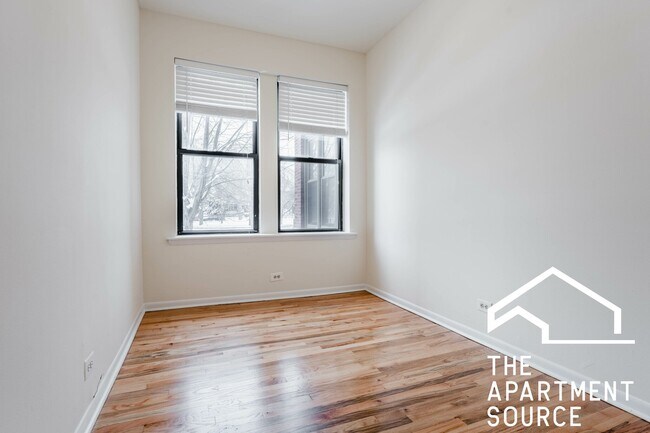 Foto del edificio - 2319 N Kedzie Blvd