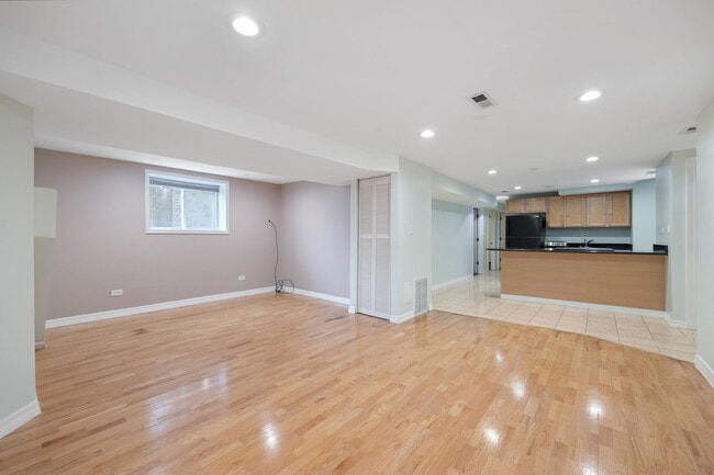 Foto del edificio - 2637 N California Ave