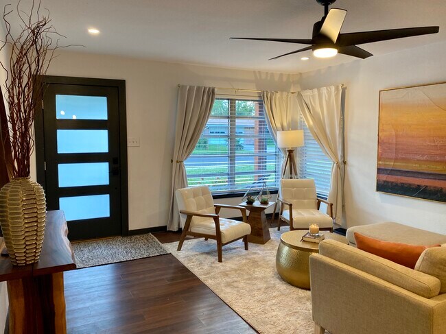 Foto del edificio - 374 Pinewood Ln