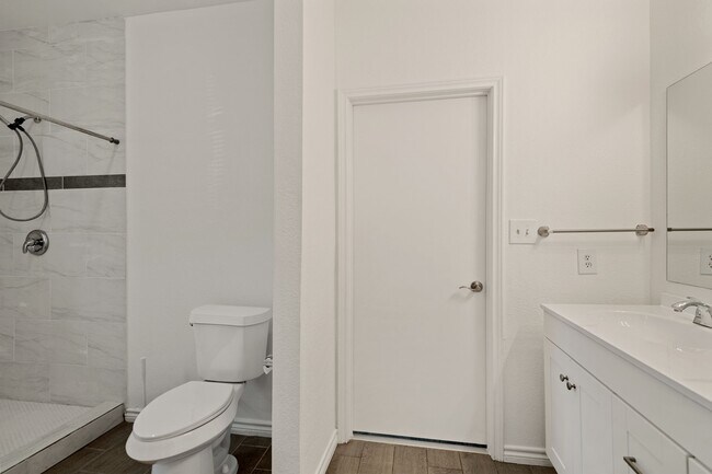 Foto del edificio - 3550 Mirror Ct