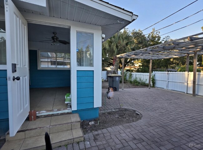 Foto del edificio - 1832 Callahan St