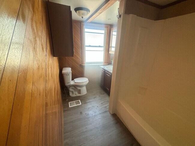 Foto del edificio - Amazing 3 bedroom 2 bath house located in ...