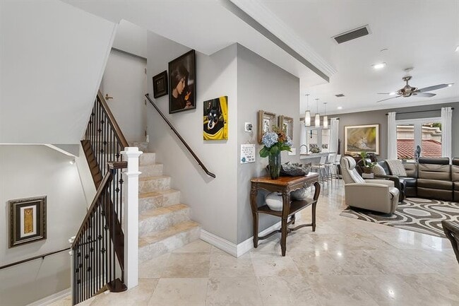 Building Photo - 301 Tarpon Dr