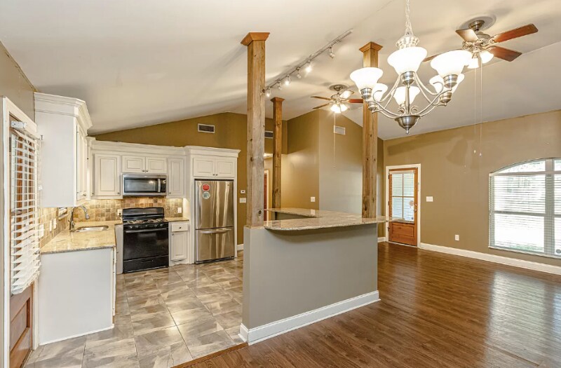 Primary Photo - 4309 Forest Park Dr