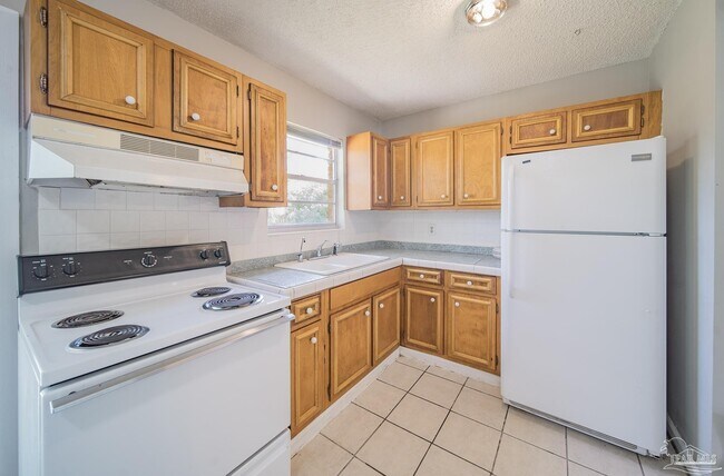 Foto del edificio - 7010 E Oakfield Rd