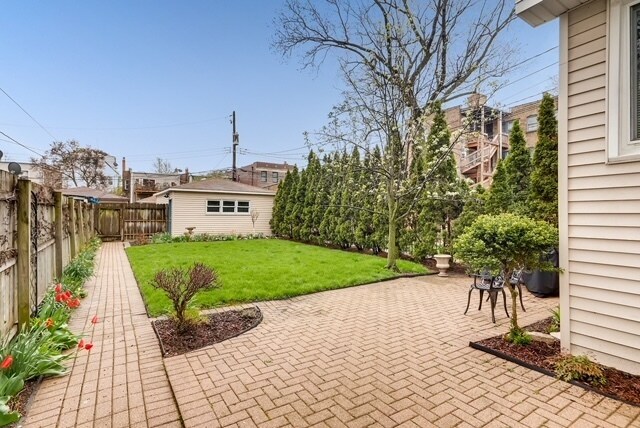 Foto del edificio - 2549 W Winnemac Ave