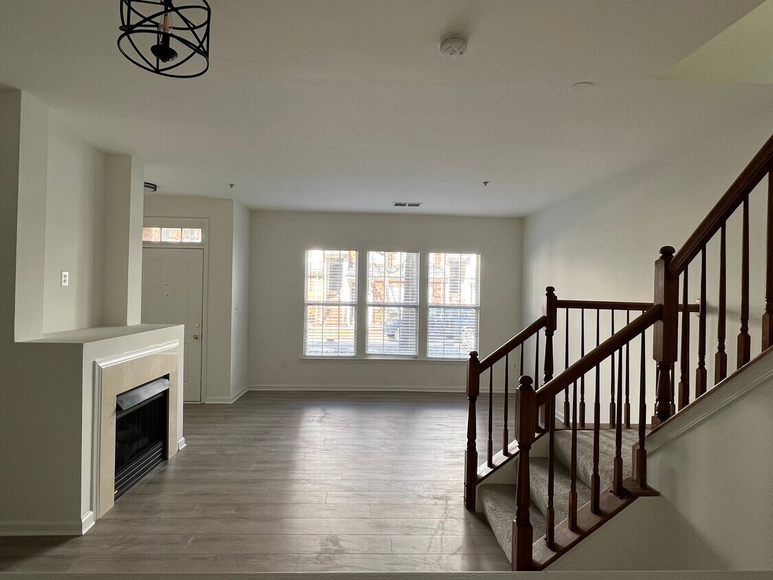 627 Main St Unit A, Gaithersburg, MD 20878 Condo for Rent in