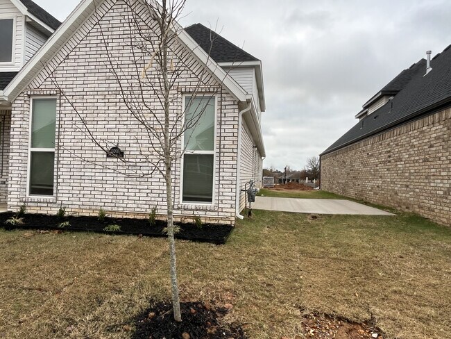 Building Photo - 3201 SW Lovely Ln