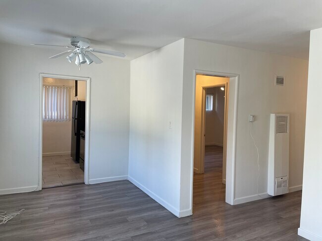 Foto del edificio - Westwood Plaza Apartments