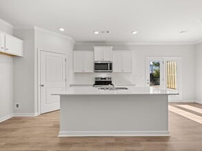 Building Photo - 102 Hughes Pl Dr