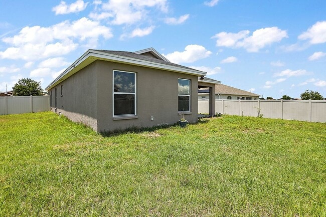Building Photo - 581 Greenshank Dr