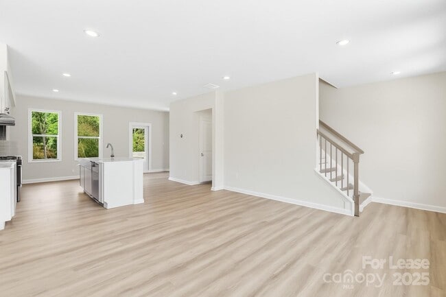 Building Photo - 3322 Beeler Ln