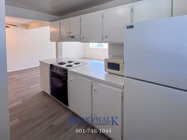 Building Photo - Two Bedroom With Great Amenities in Taylor...
