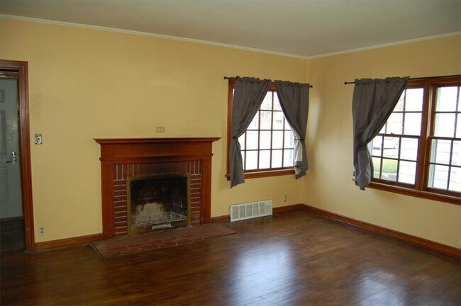 Building Photo - 2821 W Villard Ave