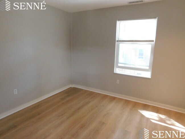 Building Photo - 218 Thorndike St