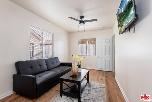 Foto del edificio - 1165 W 38th St